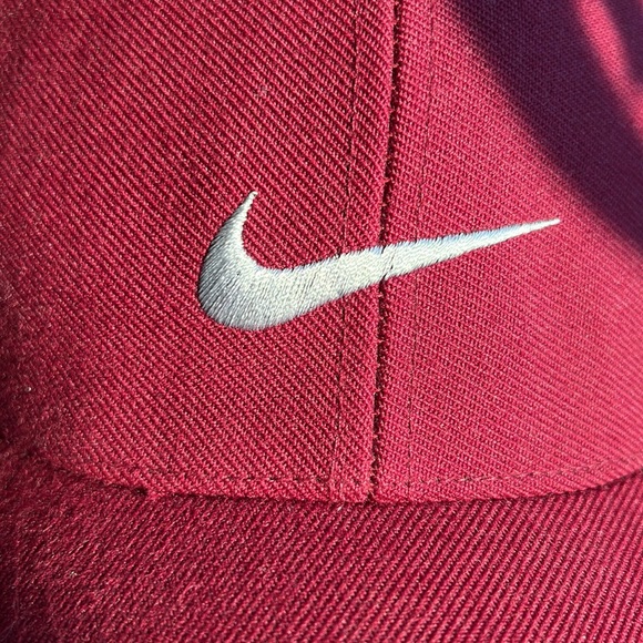 Nike burgundy embroidered cap - Picture 3 of 8